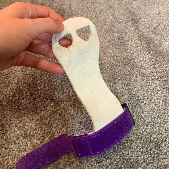 Gibson gymnastics Hand Grips - Picture 2 of 2